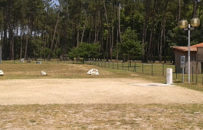 Aire de camping-cars Nauton 5 - Roquefort